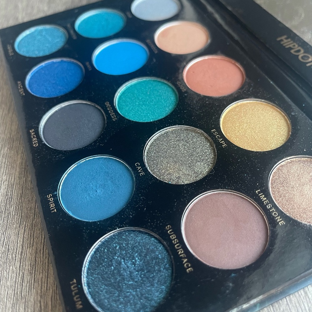Hipdot eyeshadow pallete